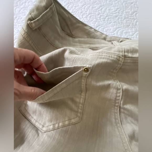 Chico's So Slimming Beige Subtle Stripe Stretchy Midrise Jeans Size 2 (L/12) - Picture 7 of 11